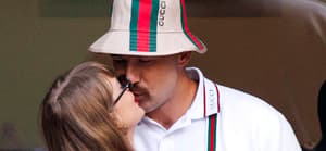 Taylor and Travis smooch at the US Open
