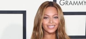 Beyoncé posing on the red carpet at the Grammys.
