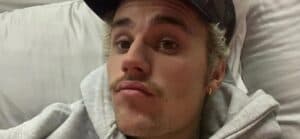 Justin Bieber taking selfie