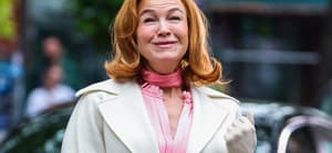 Renée Zellweger is seen getting into character while on set filming scenes for Only Murders in the Building this morning in New York City