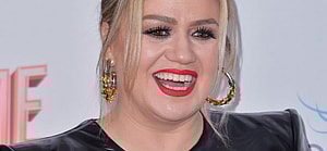 Kelly Clarkson at the 2020 Hollywood Beauty Awards