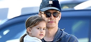 Hayden Christensen has a blast at the farmer apos s market with his daughter Briar