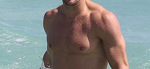 Shirtless Rob Gronkowski takes a dip in the ocean in Miami