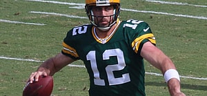 Aaron Rodgers throwing football