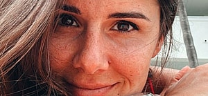 Alexandra Ianculescu snaps a selfie.