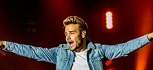 Liam Payne singing live