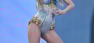 Taylor Swift singing