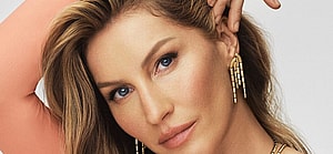 Gisele Bundchen rocks edgy skintight legging-boots to showcase new Vivara jewelry collection.