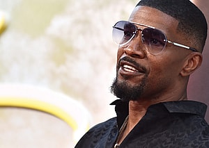 Jamie Foxx Spotted In Public Returning Lost Purse To A Woman After Recovering From A Mystery Illness