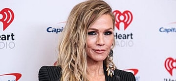 Jennie Garth at the 2022 iHeartRadio Music Festival - Night 1 - Press Room