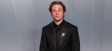 Jeremy Allen White posing