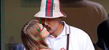 Taylor Swift and Travis Kelce kiss at the US Open