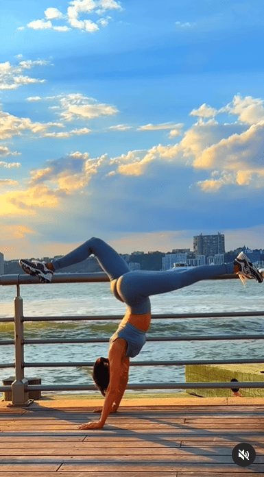 Jen Selter does yoga in blue leggings