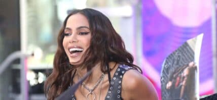 Anitta smiling