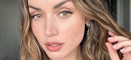 Ana de Armas close up