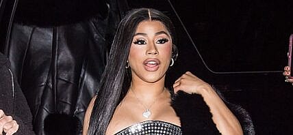 Hennessy Carolina in black