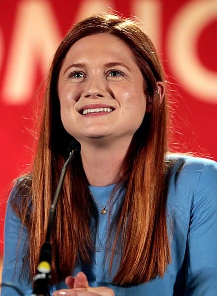 438px-Bonnie_Wright_by_Gage_Skidmore