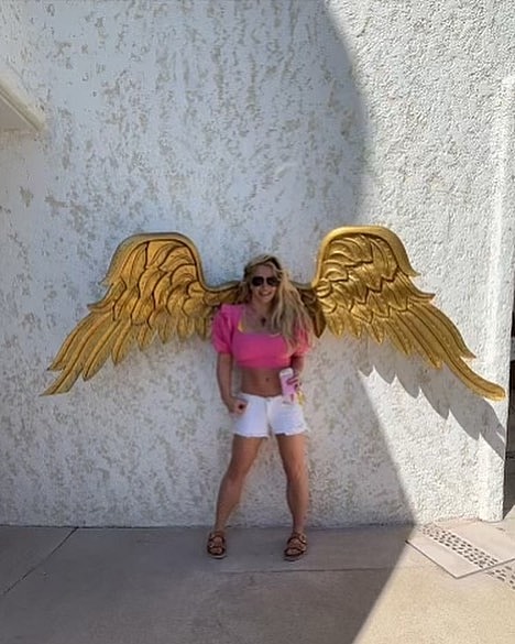 Britney Spears: I Actually Lost 4 Pounds During The Holiday Season!