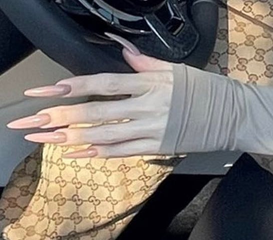 Khloé Kardashian Claps Back At 'Vampire Hands' Scandal, 'I'm Not Hiding Them!'