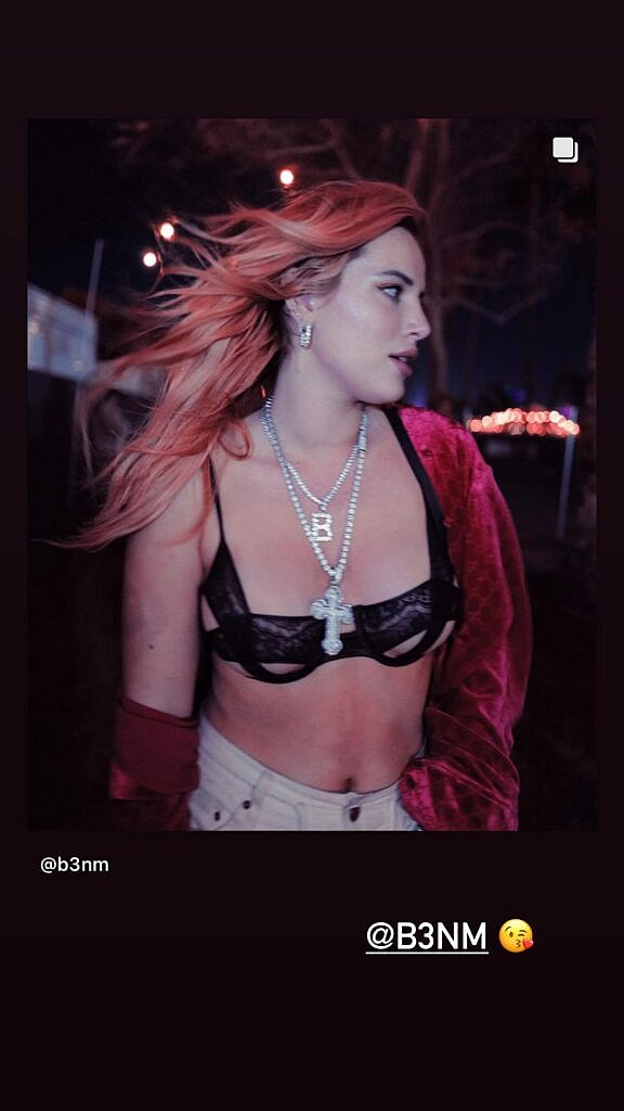 Bella Thorne posing for the camera.