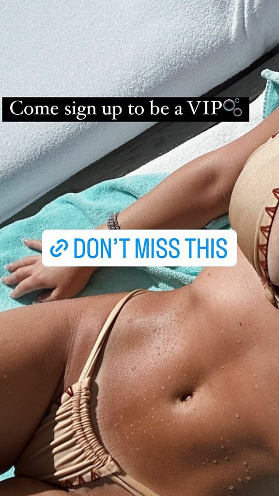 Emily Elizabeth taking a selfie.