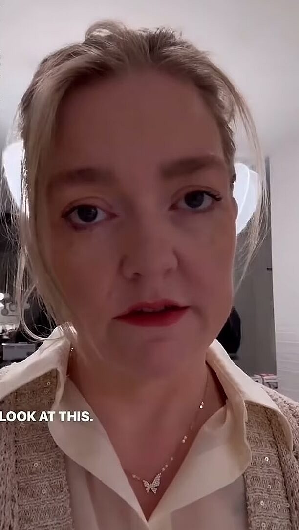 Colleen Hoover takes video