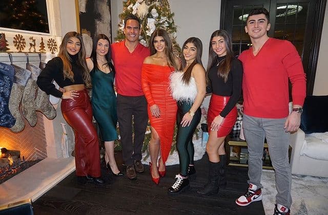 Family picture of Teresa Giudice with her children and husband. 