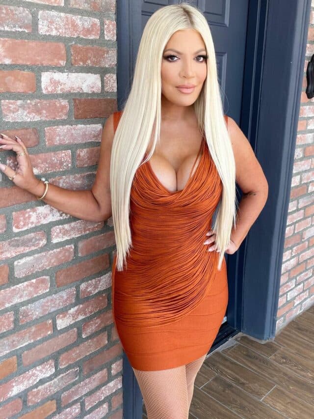 cropped-Tori-Spelling-Becoming-A-Kardashian-Plastic-Surgery.jpg