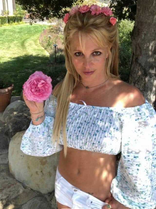 Britney Spears talks about huge forehead on Instagram