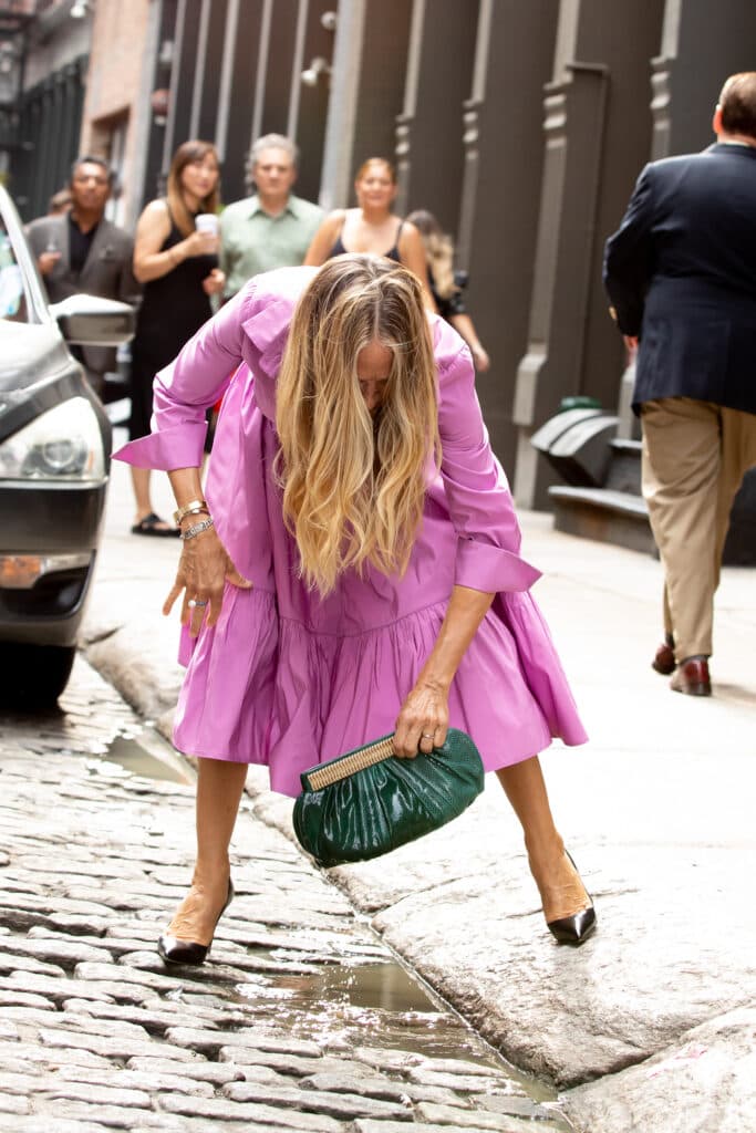Sarah Jessica Parker Drops Her Purse in Scene for "And Just Like That"