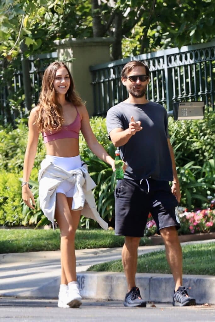 Tobey Maguire and stunning girlfriend Tatiana Dieteman enjoy a walk in the sun
