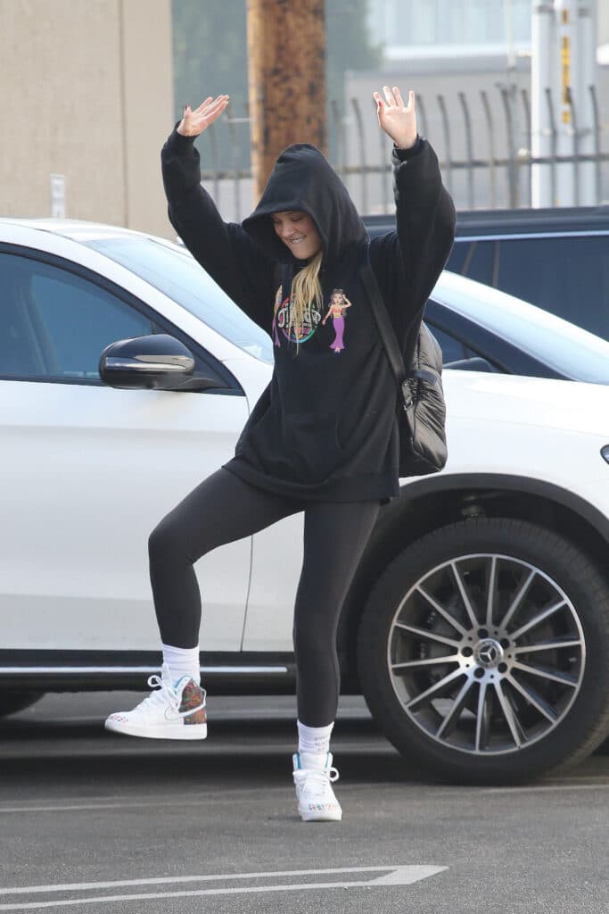 JoJo Siwa shows off her moves at the dance studio