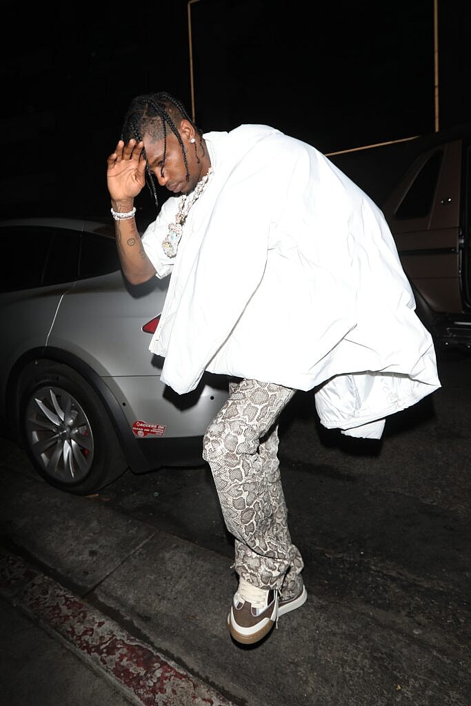 Travis Scott goes to the Nice Guy restaurant to party with friends