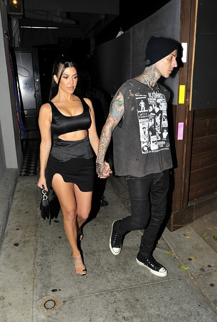 Kourtney Kardashian and Travis Barker dine at Craig apos s