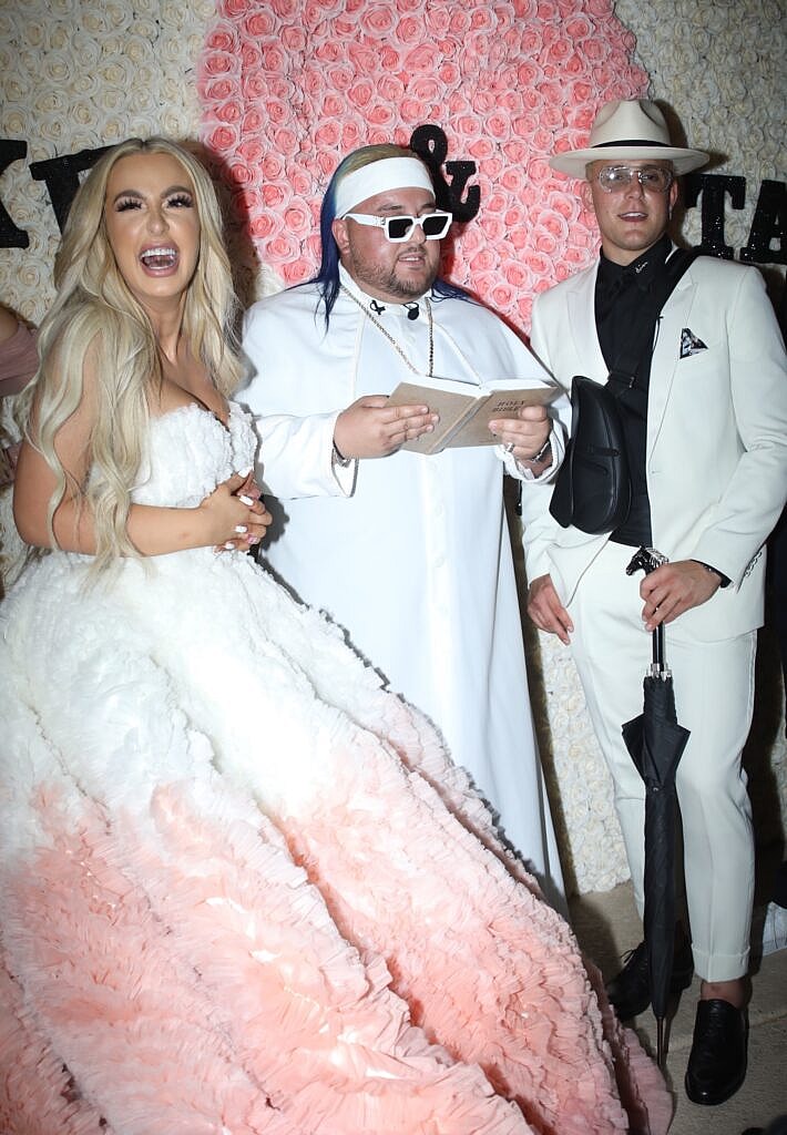 Jake Paul and Tara exchange vows after walking down the isle. 28 Jul 2019 Pictured: Jake Paul Tana Mongeau. Photo credit: APEX / MEGA TheMegaAgency.com +1 888 505 6342 (Mega Agency TagID: MEGA475014_001.jpg) [Photo via Mega Agency]