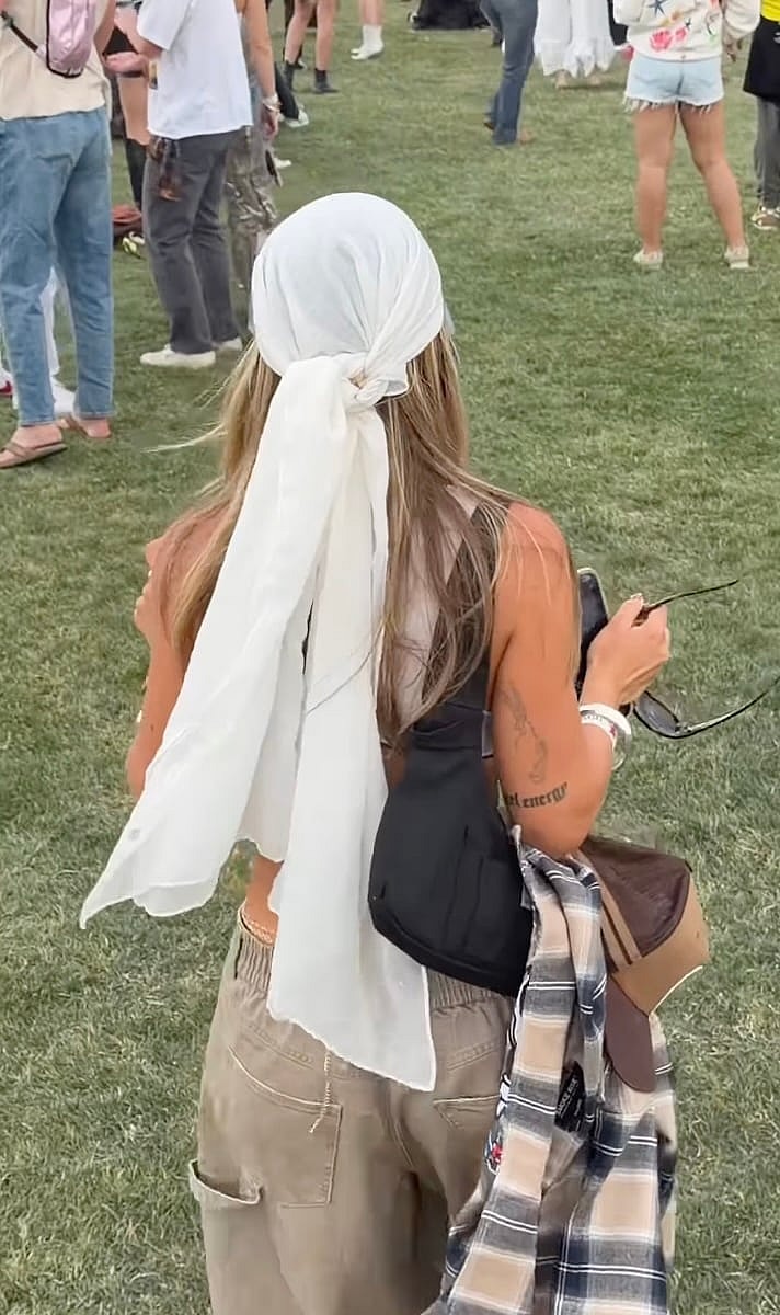 Rebecca McLeod bailando en Coachella