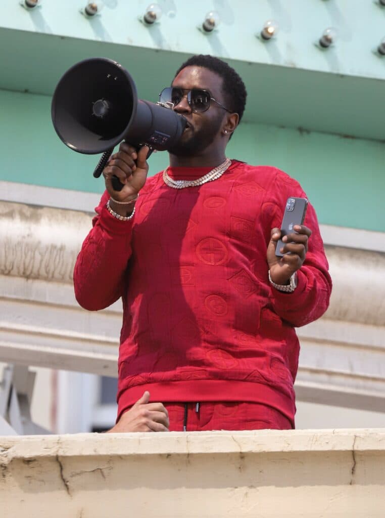 Sean quot Diddy quot Combs shows love to Hollywood Tourists as he films scenes for hosting and producing the upcoming Billboard Awards