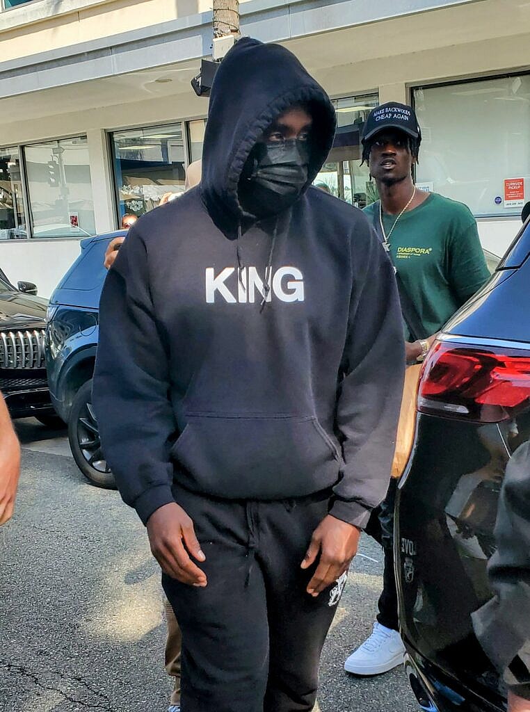 P Diddy locks up Beverly Hills traffic with his bodyguard entourage and police are called to clear out mob of fans and traffic