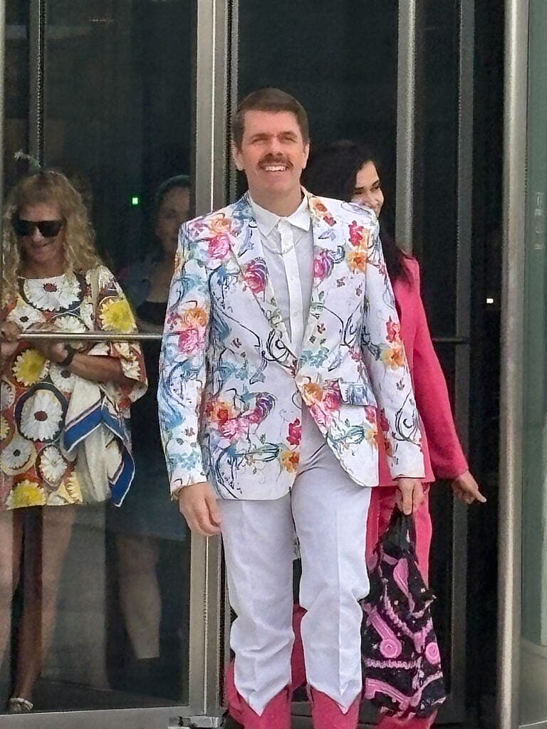 Perez Hilton leaving Las Vegas courtroom