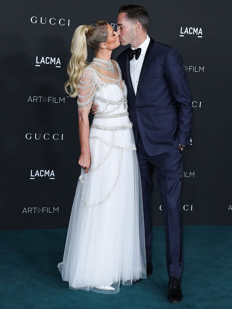 Paris Hilton and Carter Reum kissing.