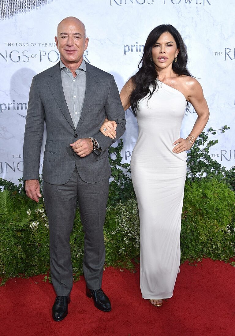 Jeff Bezos and Lauren Sanchez at the Amazon Prime ÜThe Lord Of The Rings: The Rings Of Power' Los Angeles Premiere