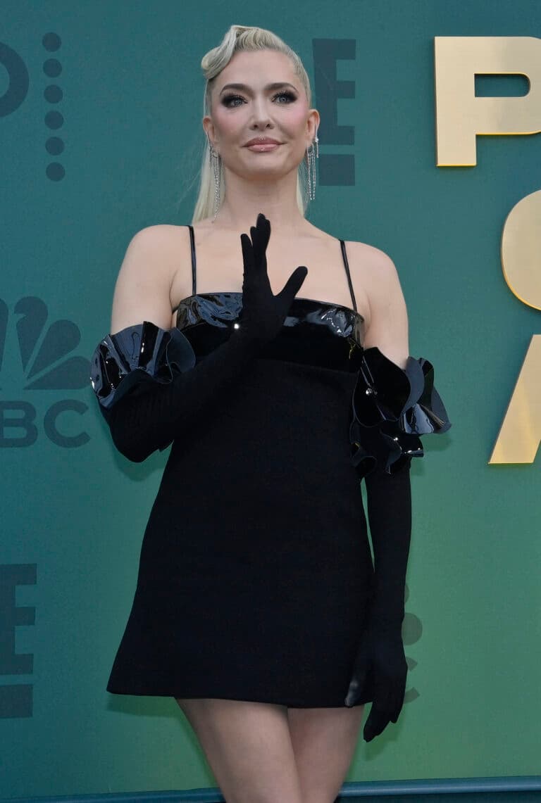 Erika Jayne participa do People's Choice Awards em Santa Monica, Califórnia.