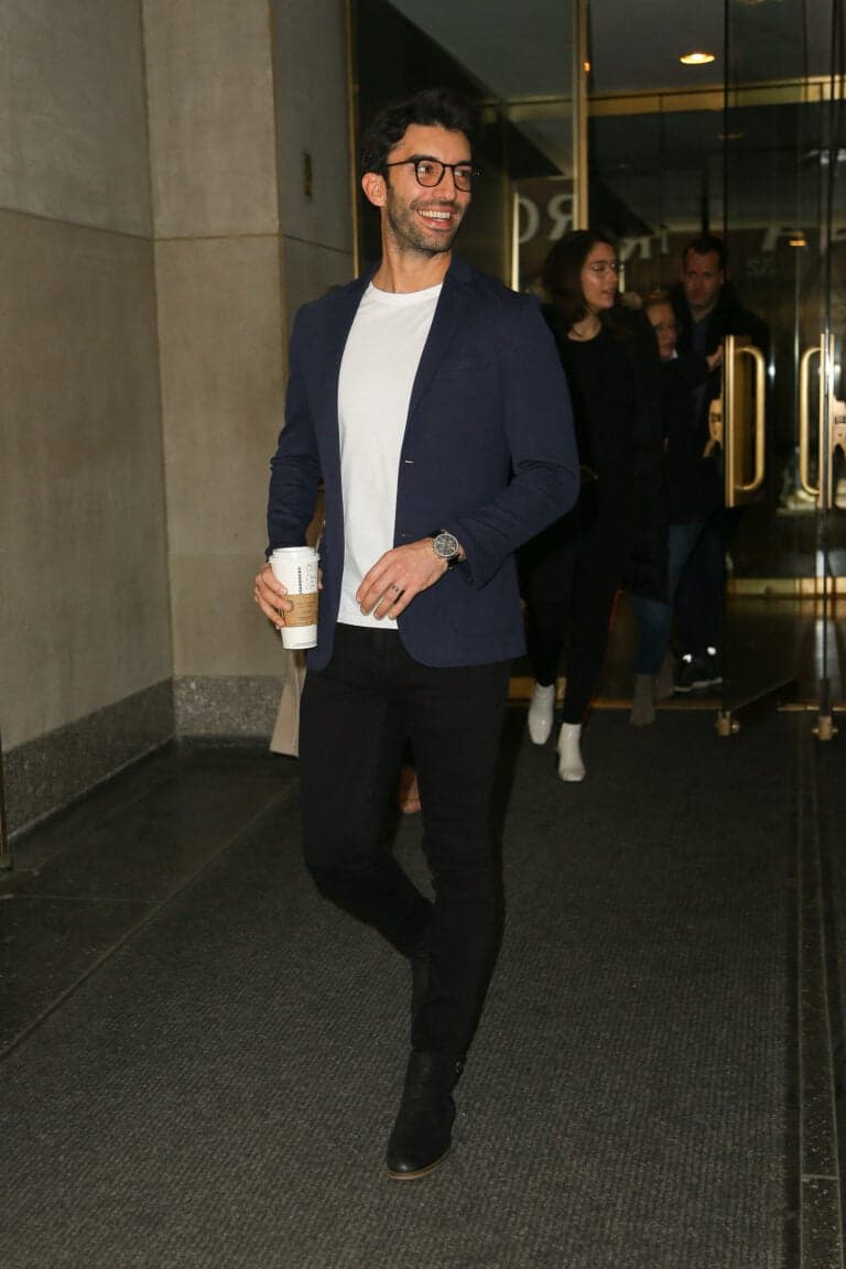 Justin Baldoni é visto saindo dos estúdios da NBC em Nova York