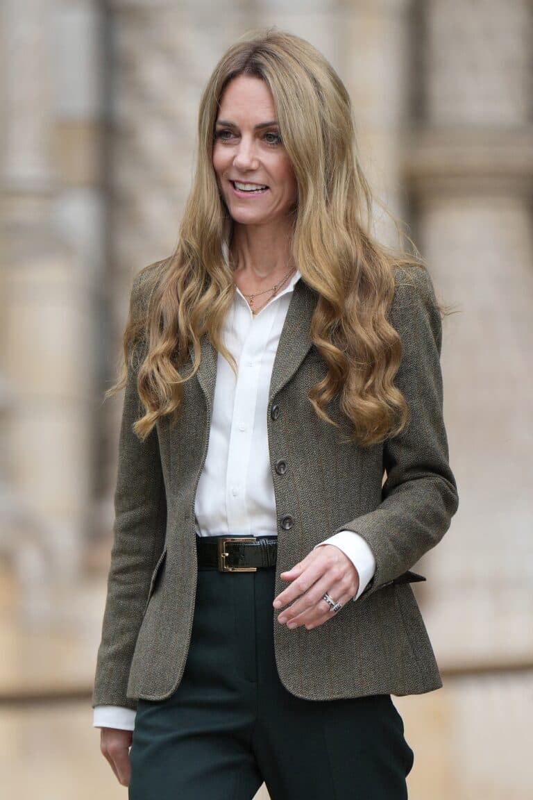 Kate Middleton estreia cabelo loiro