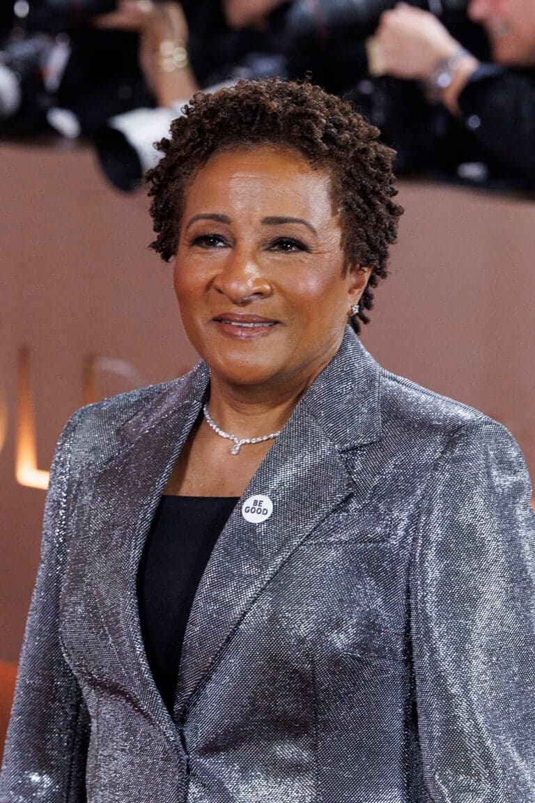 Wanda Sykes no tapete vermelho do 83º Globo de Ouro