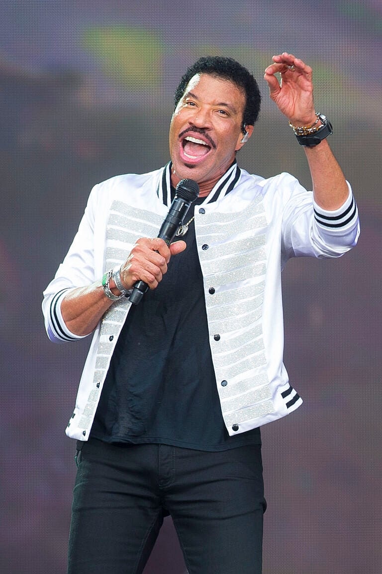Lionel Richie 70 has 3 costume changes as he performs to excited crowds at the British Summertime Festival in Hyde Park