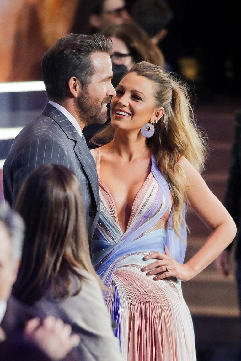 Blake Lively e Ryan Reynolds são vistos na estreia de 