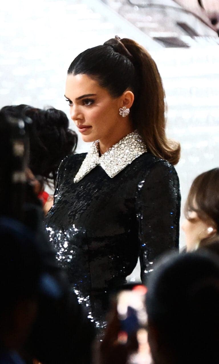 Kendall Jenner descobre tudo em um vestido picante do Met Gala depois da festa ao lado de seu namorado Bad Bunny