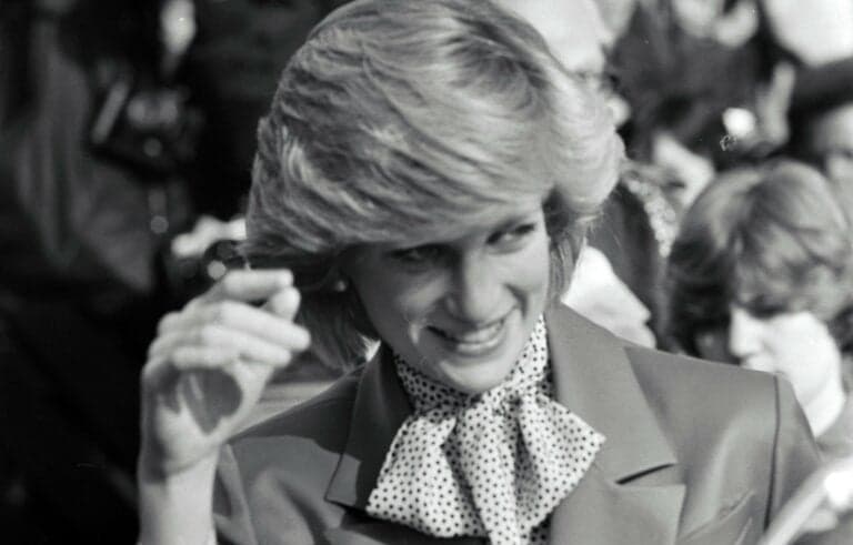 Princesa Diana sorrindo