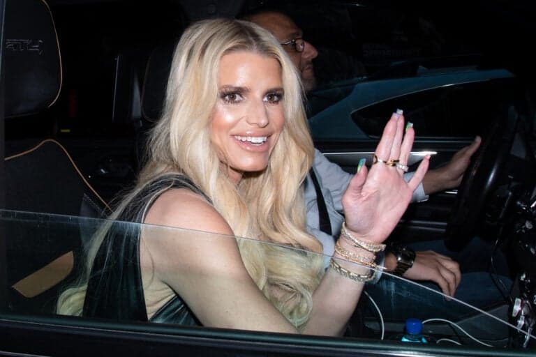 Jessica Simpson vista por completo